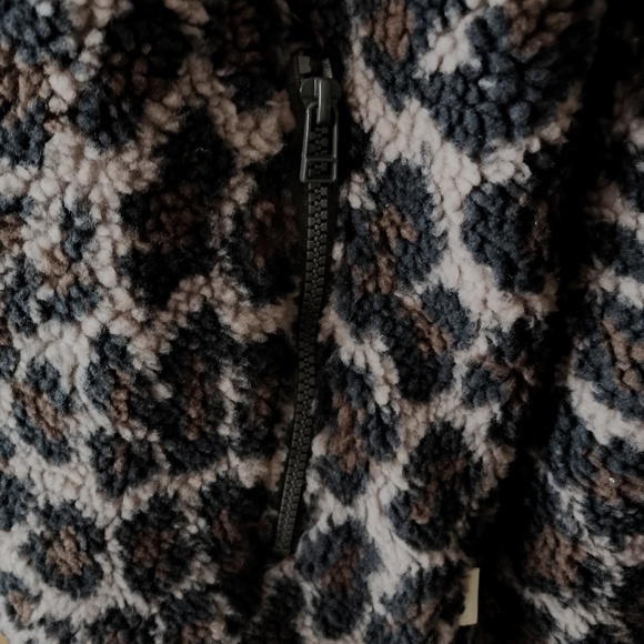 URBAN OUTFITTERS UO Patterned Fleece Hooded Jacket - NWT (L) - Picture 6 of 16